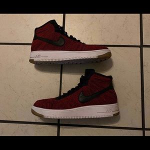 Air Force 1 FlyKnit University Red